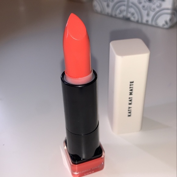 Lipstick - Picture 5 of 5